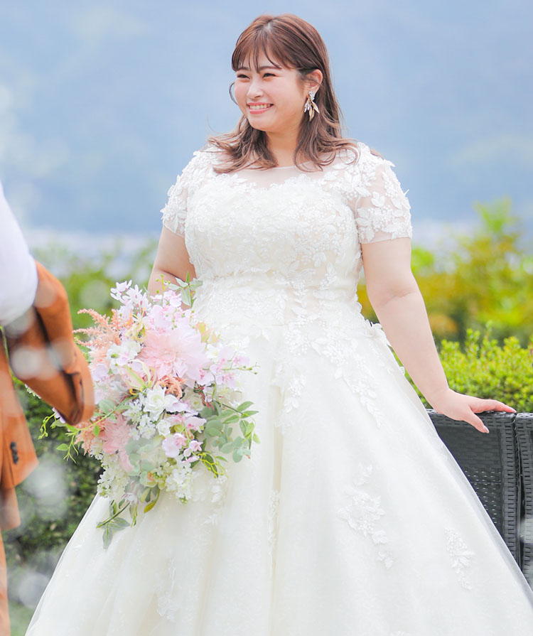 花嫁の憧れが詰まったフラッグシップドレス｜大きいサイズの