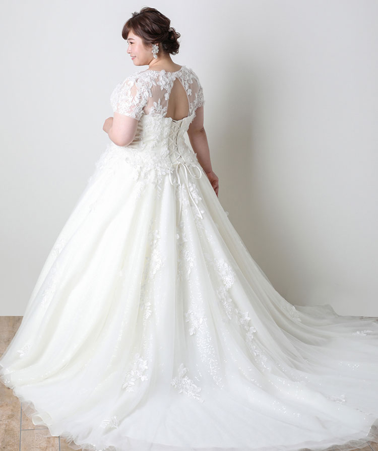 花嫁の憧れが詰まったフラッグシップドレス｜大きいサイズの 